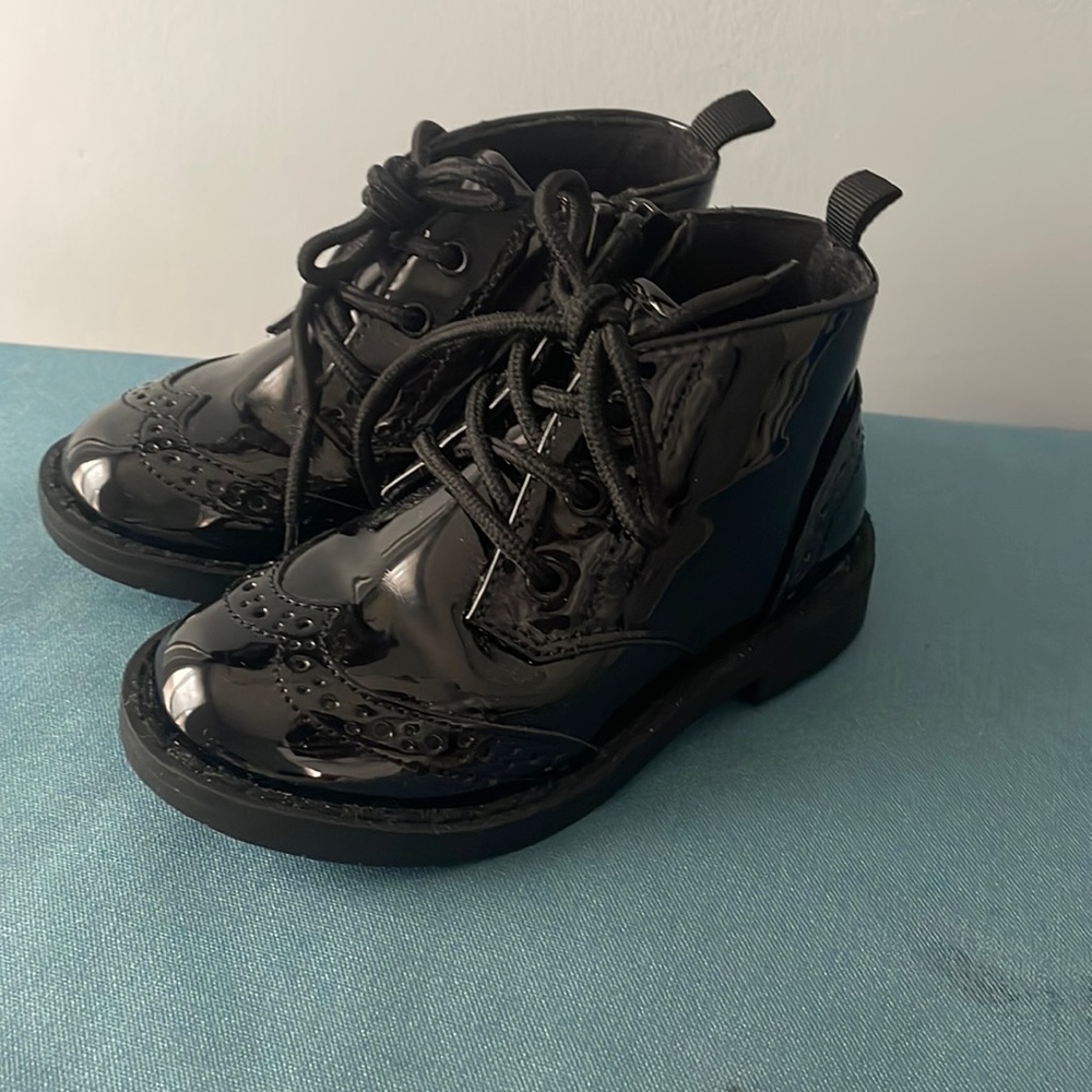 Gymboree Black patent leather shiny oxford boots for boy or girl size 8C
